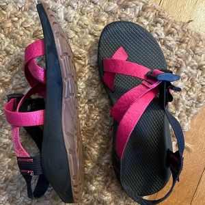 Women’s Chaco Z / 2 Classic Thick Strap. Toe Loop.